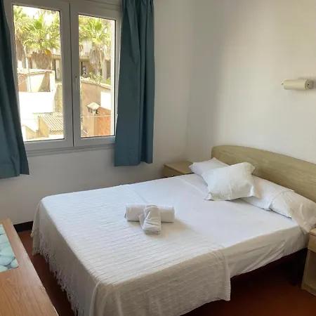 Caleta Hotel *
